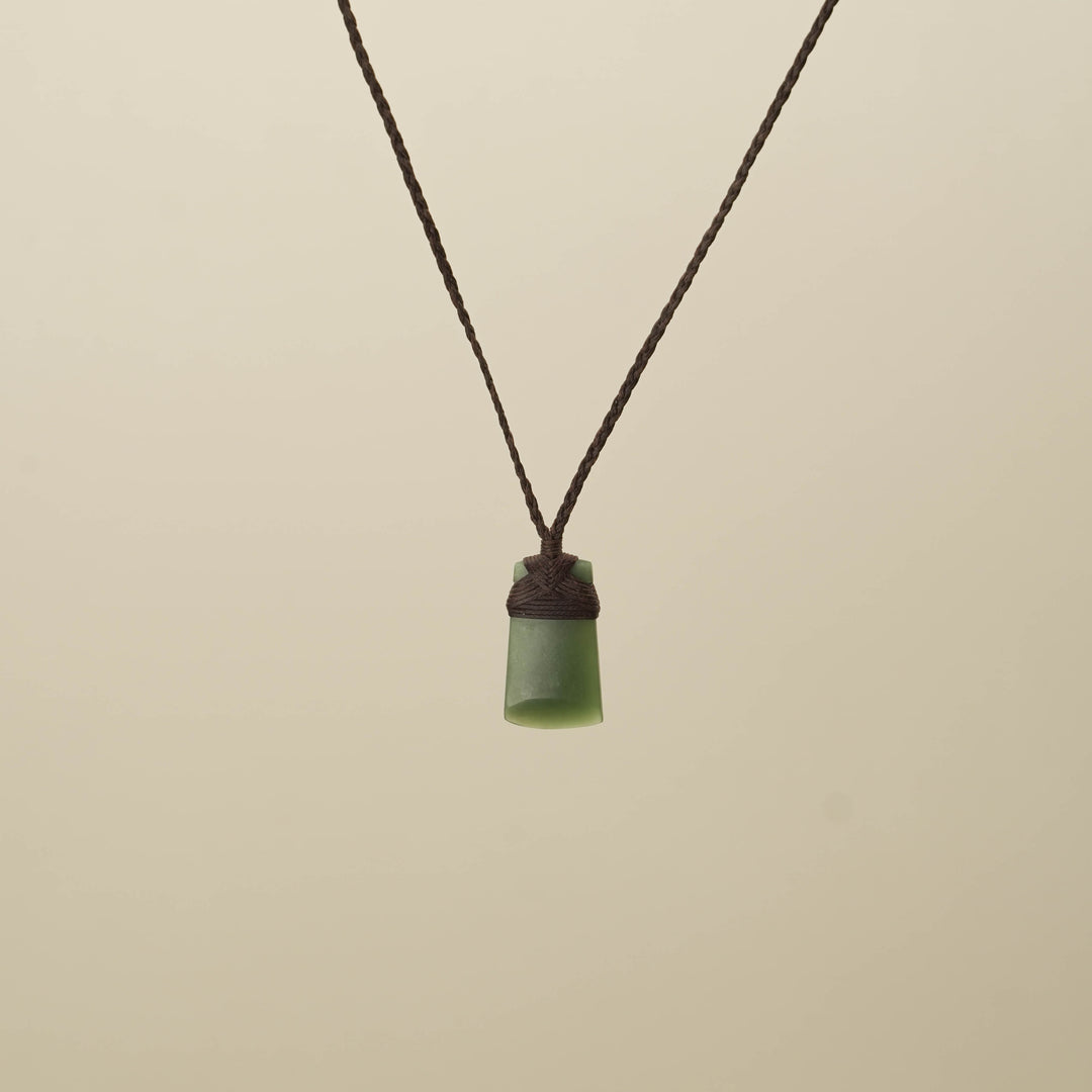 Kahurangi Inanga XS Toki Pounamu Pendant, Brown Binding