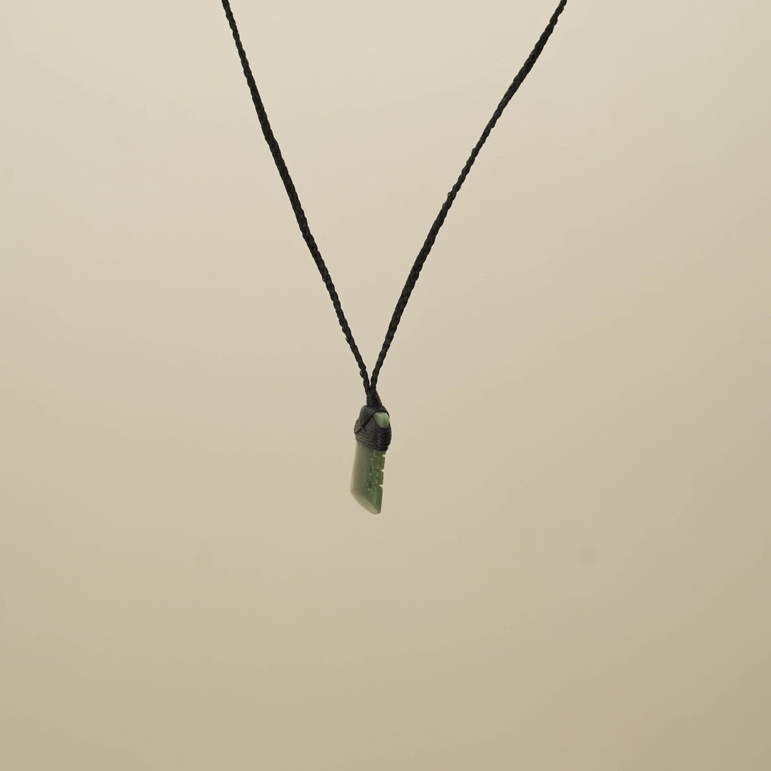 Kahurangi XS Notched Toki Pounamu Pendant, Black Binding