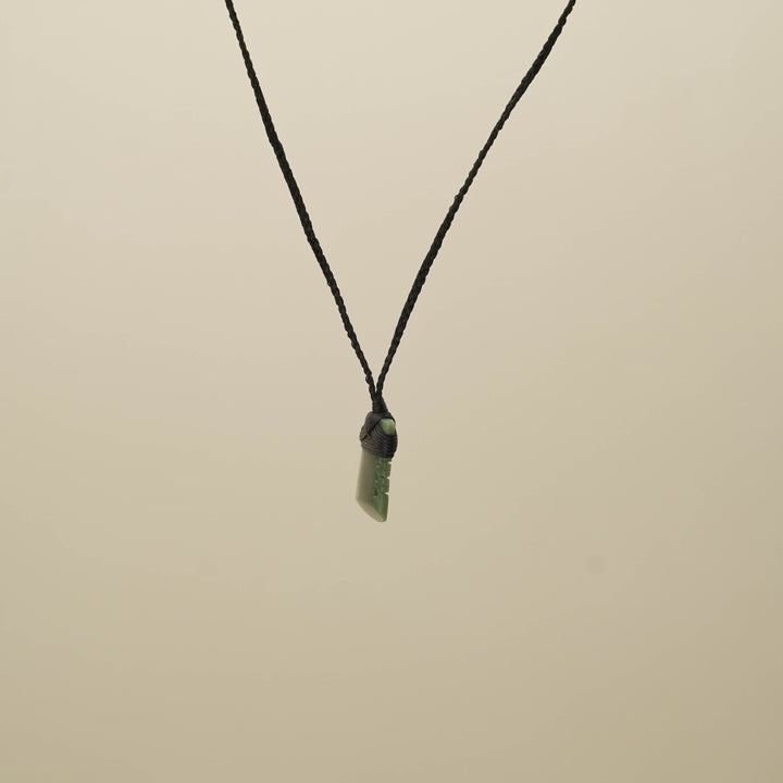 Kahurangi XS Notched Toki Pounamu Pendant, Black Binding