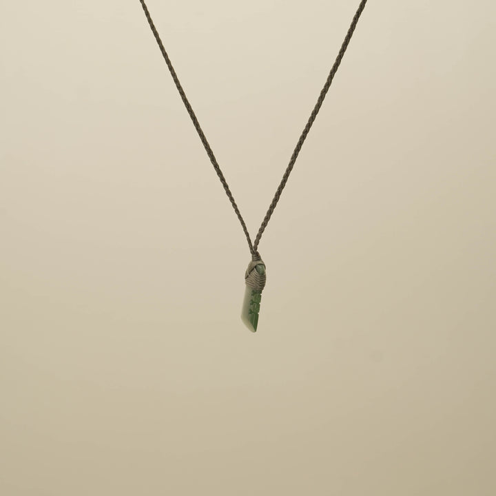 Kahurangi XS Notched Toki Pounamu Pendant, Khaki Binding