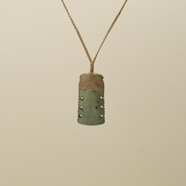 Raukaraka Toki Notched Medium Pounamu Pendant