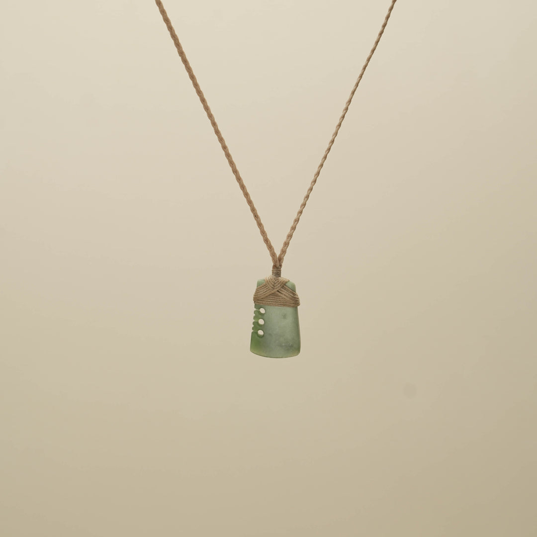 Kahurangi Inanga XS Toki Pounamu Pendant, Tan Binding