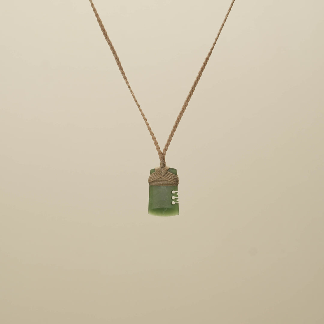 Kahurangi XS Notched Toki Pounamu Pendant, Tan Binding