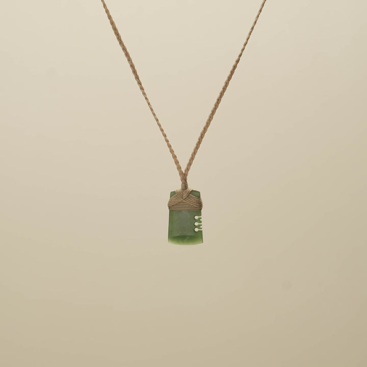 Kahurangi XS Notched Toki Pounamu Pendant, Tan Binding