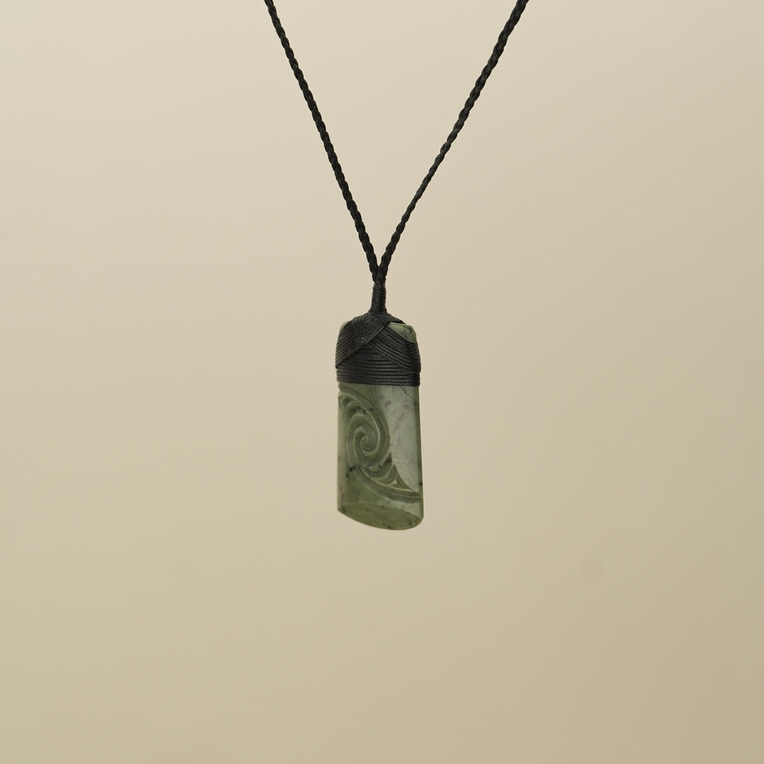 Toki Whakarei Medium Pounamu Pendant