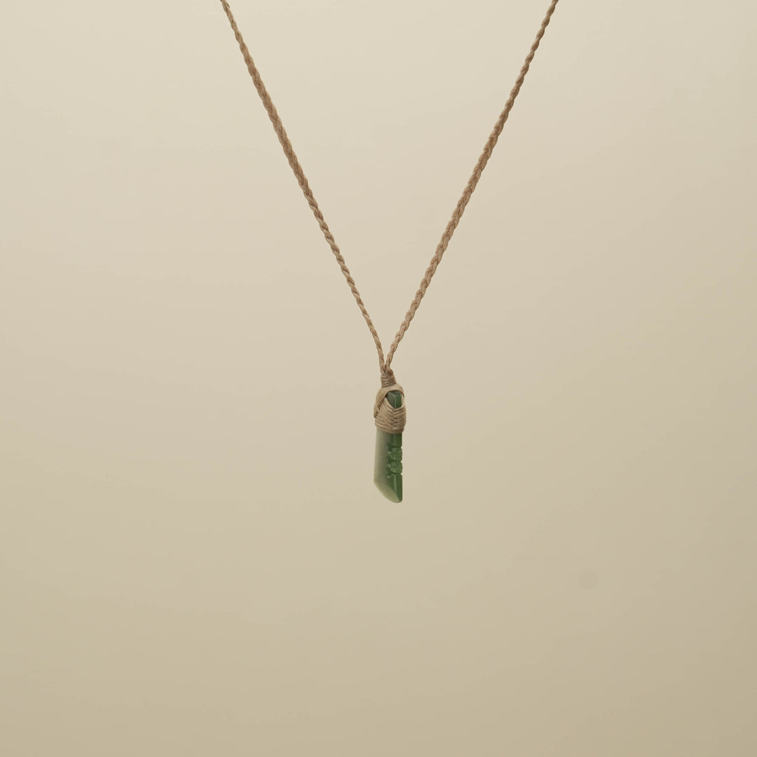 Kahurangi XS Notched Toki Pounamu Pendant, Tan Binding