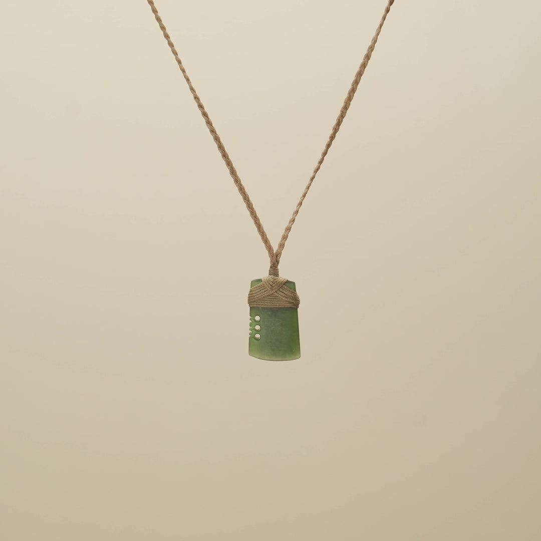 Kahurangi XS Notched Toki Pounamu Pendant, Tan Binding