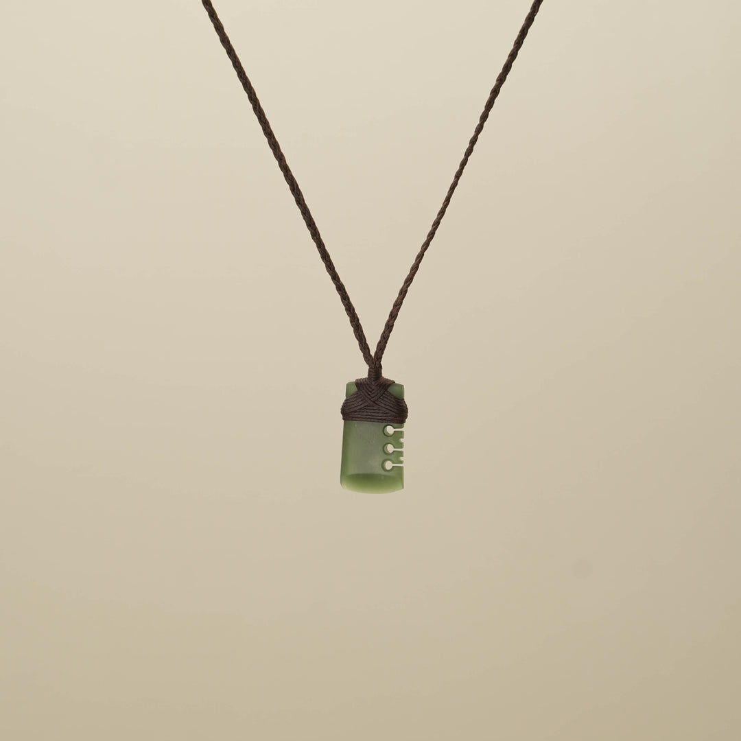 Kahurangi XS Notched Toki Pounamu Pendant, Brown Binding