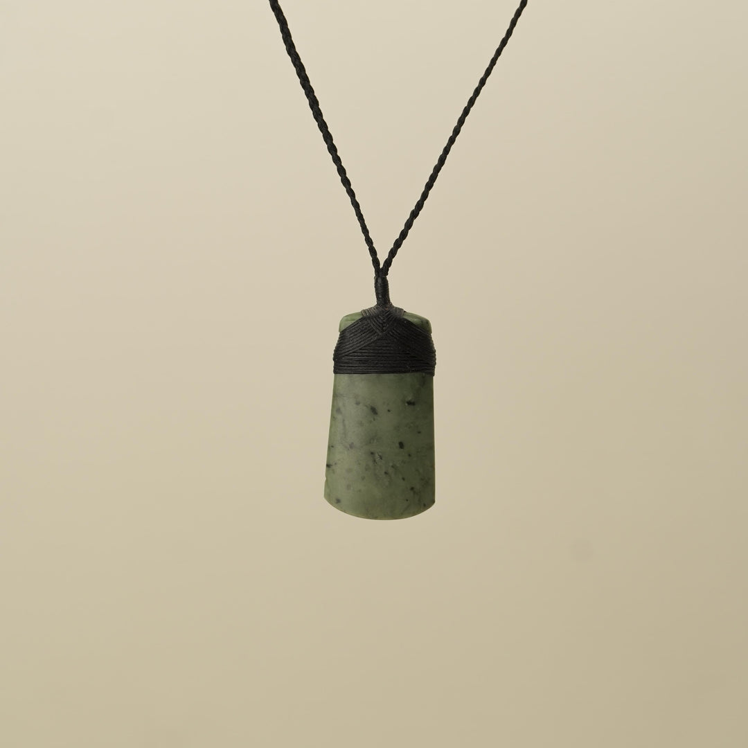 Toki Whakarei Medium Pounamu Pendant