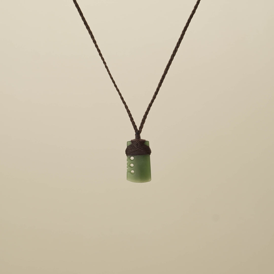 Kahurangi XS Notched Toki Pounamu Pendant, Brown Binding