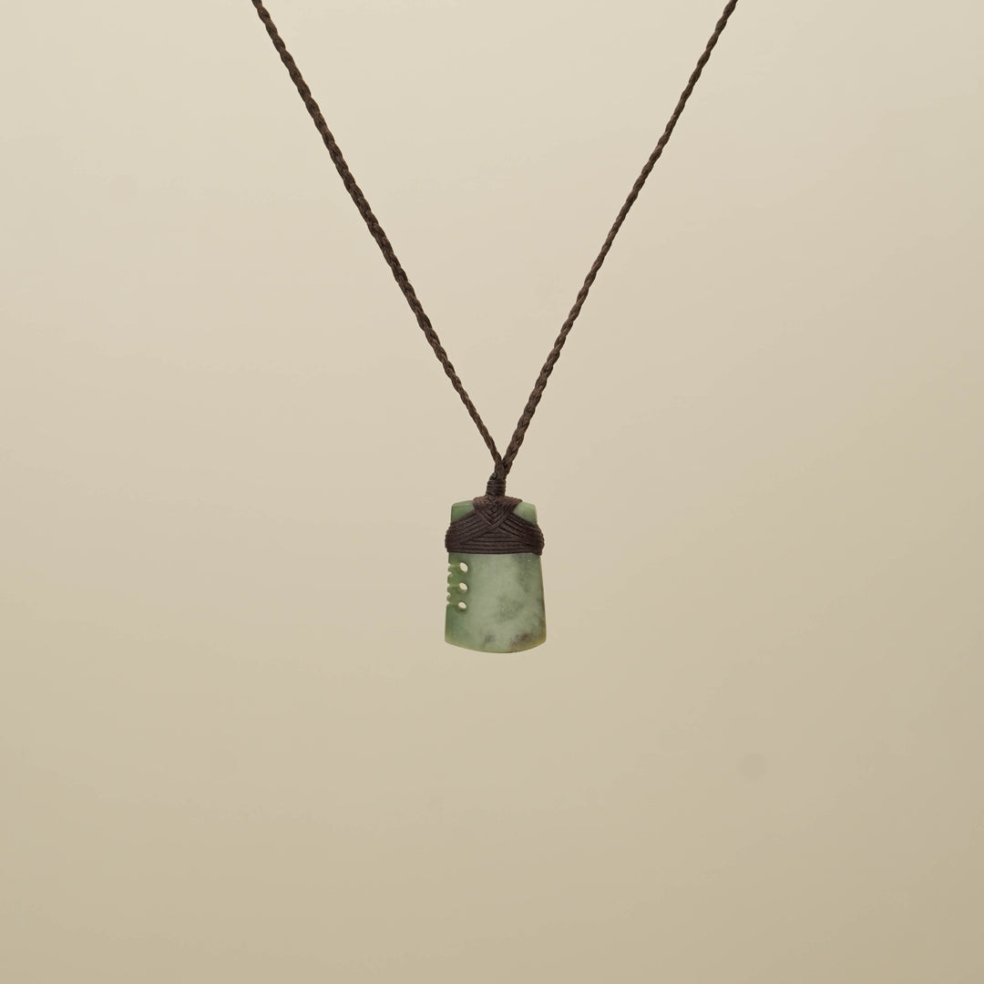 Kahurangi XS Notched Toki Pounamu Pendant, Brown Binding
