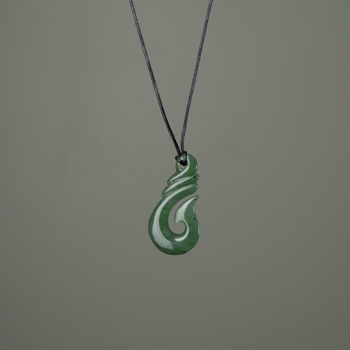 Small Hei Matau Ribbed Pendant