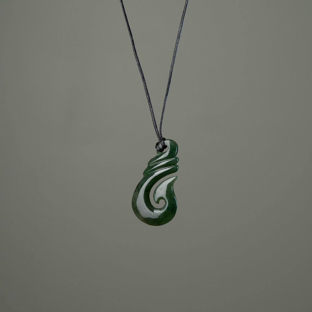 Small Hei Matau Ribbed Pendant