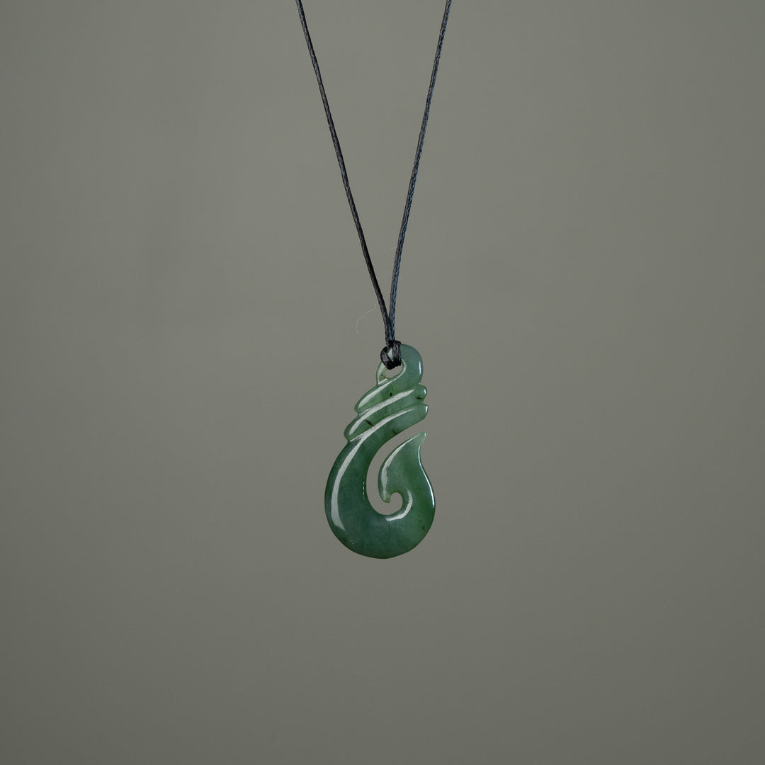 Small Hei Matau Ribbed Pendant