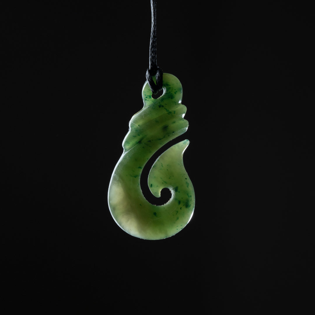 Small Hei Matau Ribbed Pendant