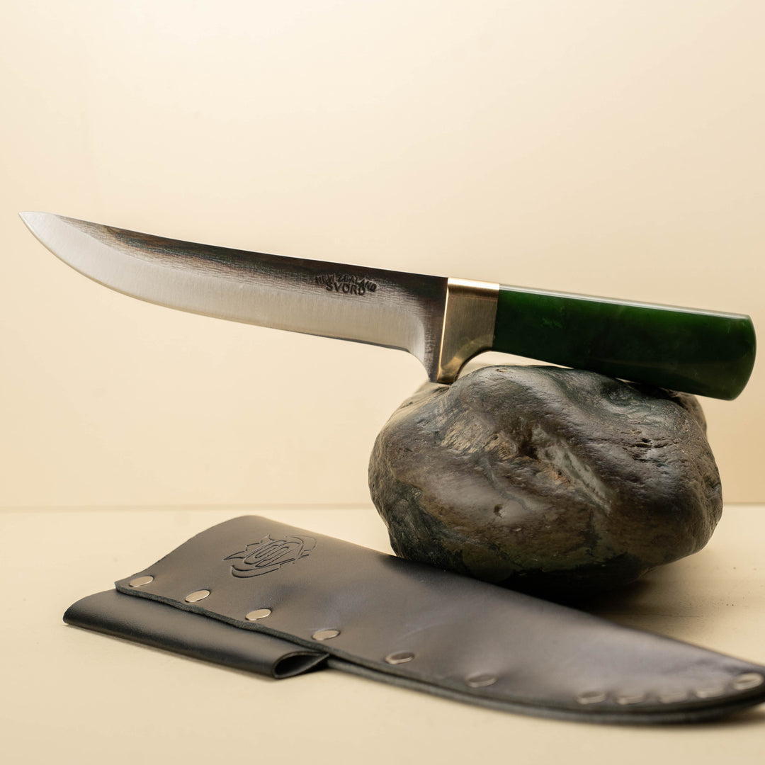 Pounamu Hunting Knife: 870 Master Cutler 16cm