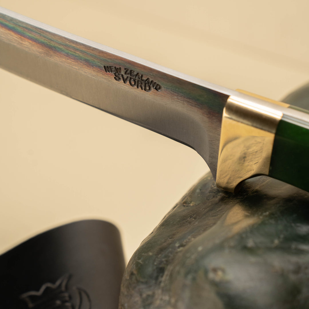Pounamu Hunting Knife: 870 Master Cutler 16cm
