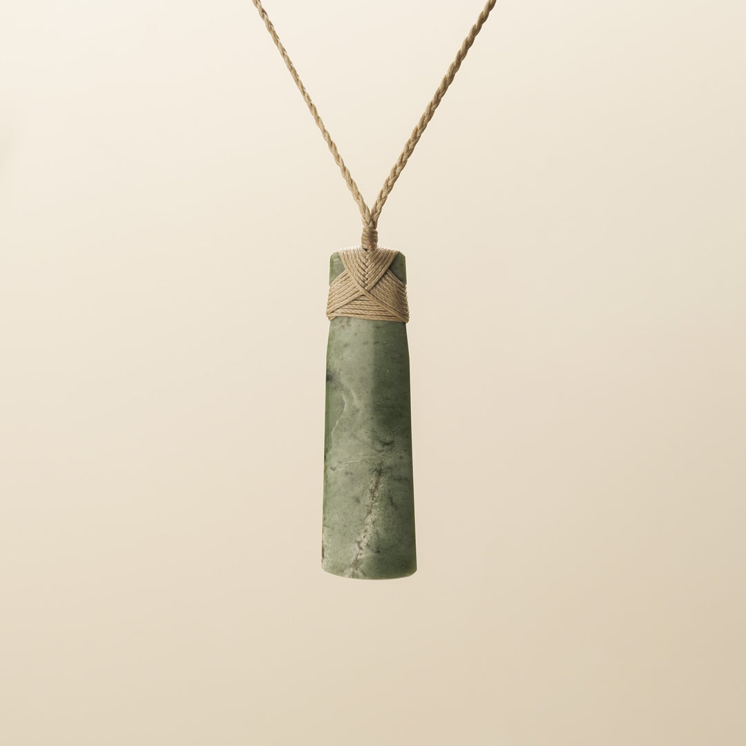 Kōkopu Medium Toki Pounamu Pendant