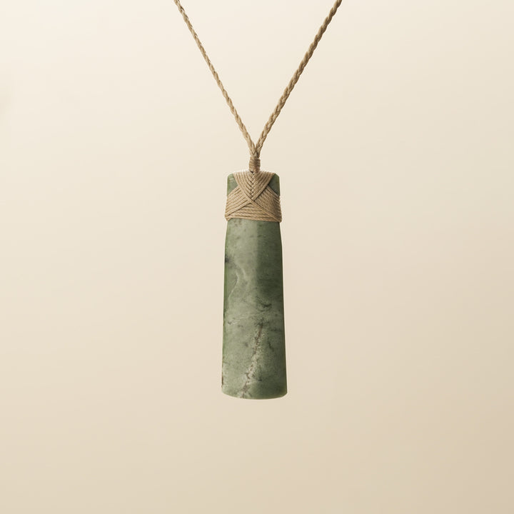 Kōkopu Medium Toki Pounamu Pendant
