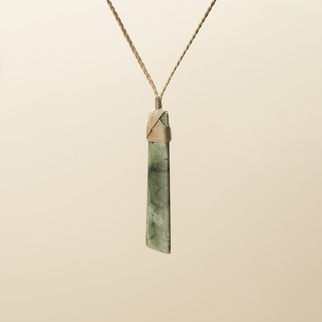 Kōkopu Medium Toki Pounamu Pendant