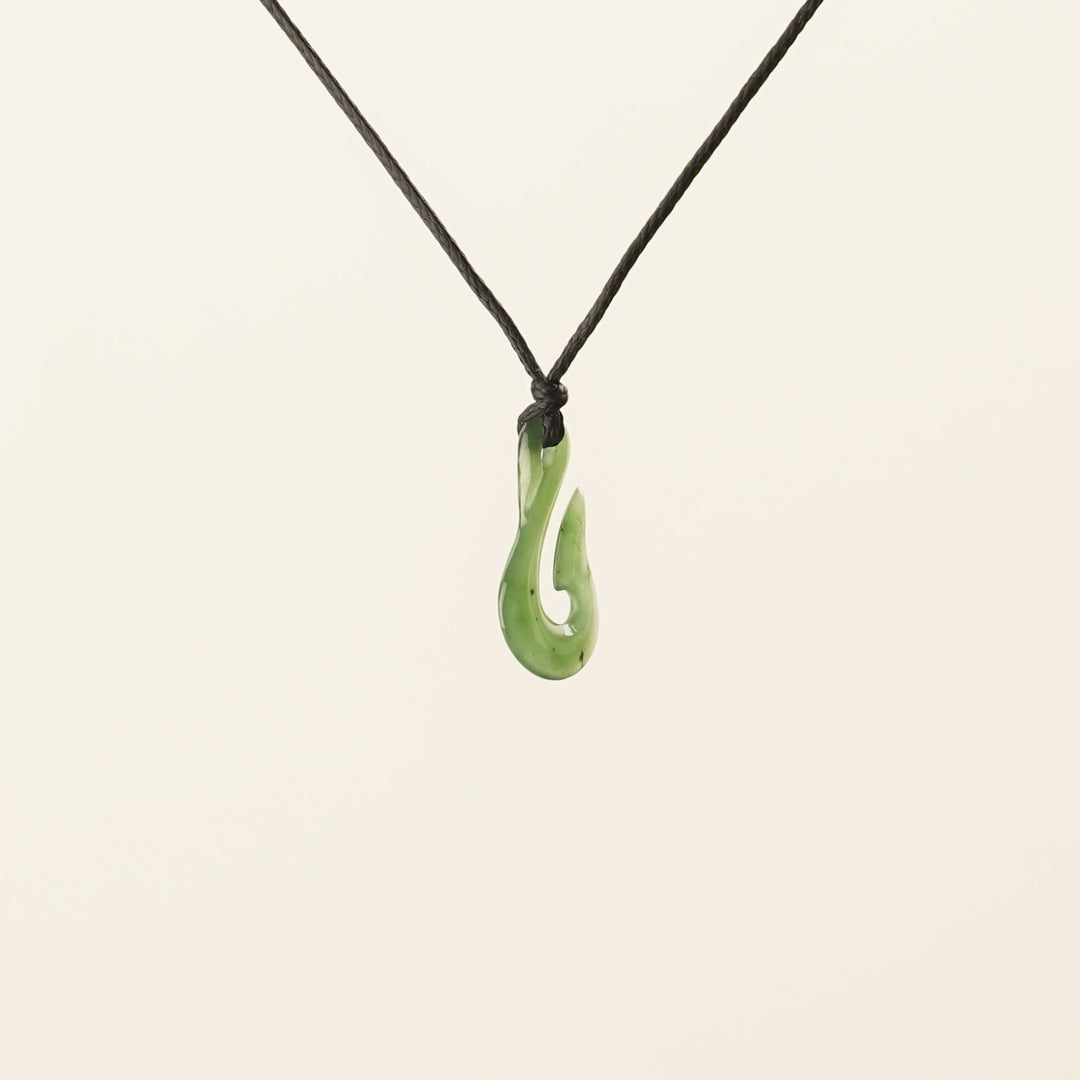 Greenstone XS Slender Curl Hei Matau Pendant