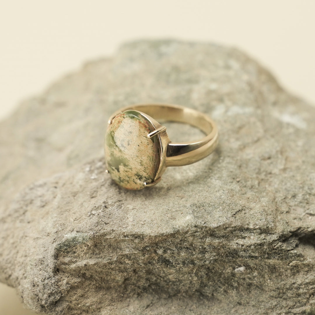 Flower Pounamu Oval Four-Claw 9k Yellow Gold Ring