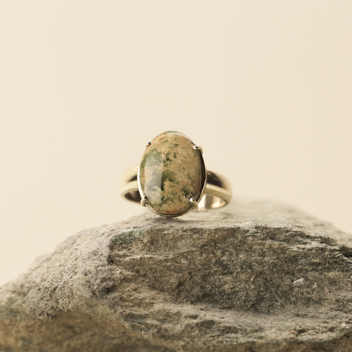 Flower Pounamu Oval Four-Claw 9k Yellow Gold Ring