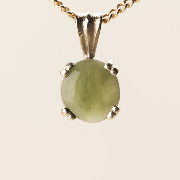 Pounamu Round Four-Claw 9k Gold Pendant